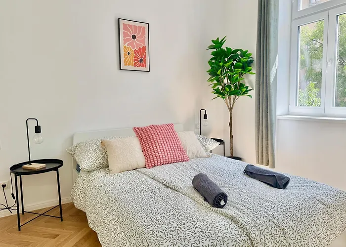 アパート Modern Renovated With Balcony ウィーン