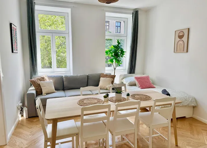 Modern Renovated With Balcony アパート ウィーン